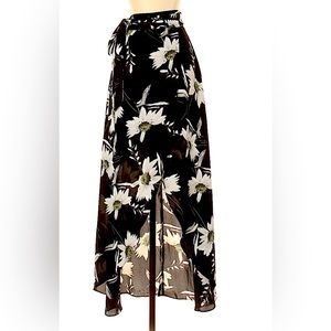 Bebe slit maxi black flowery skirt